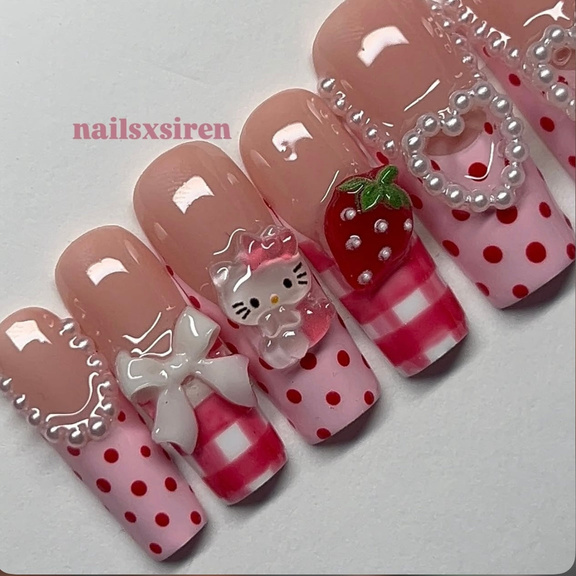 Kittys Picnic 🍓🧺